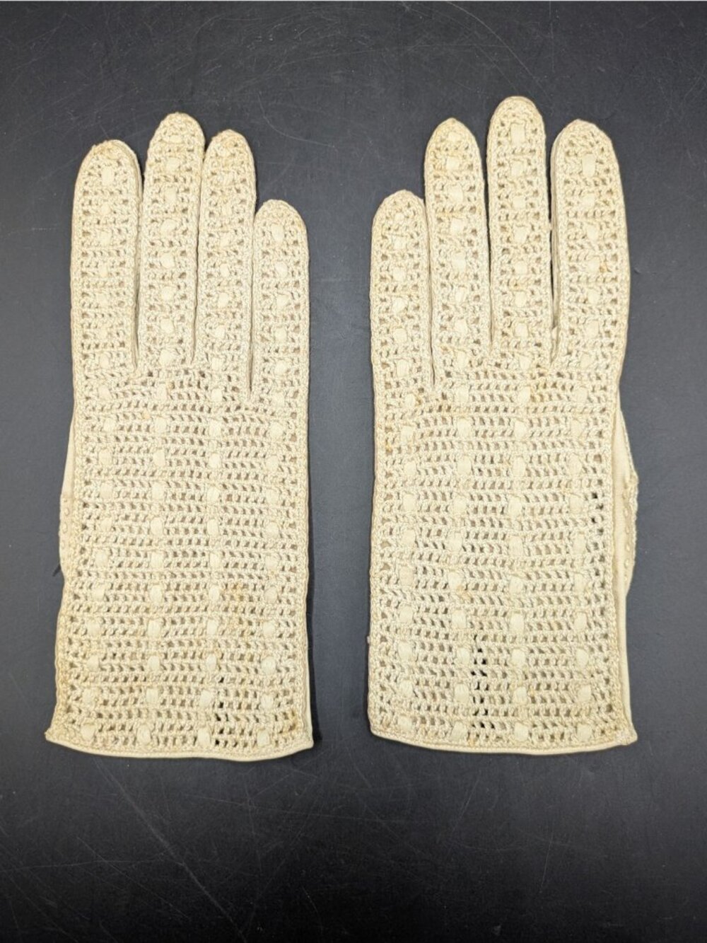 Miss Aris Vtg Short French Crochet and Leather Gloves Beige Size M Wrist Length